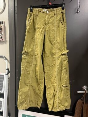 Zara Olive Green Wide-Leg Cargo Joggers